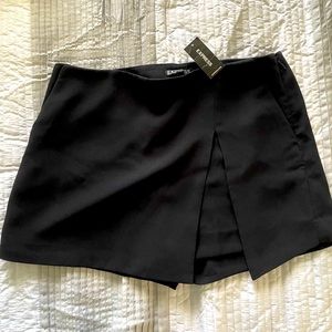 Express size 8 black skort new with tags